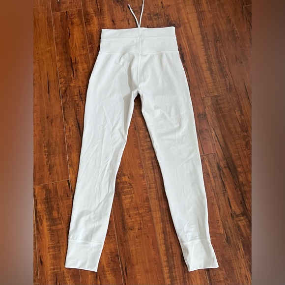 Vuori Women's Soft Gray High-Waisted Leggings - Picture 6 of 10